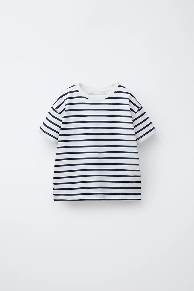 LOT DE TROIS T-SHIRTS UNIS ET À RAYURES