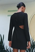 ROBE COURTE CUT OUT