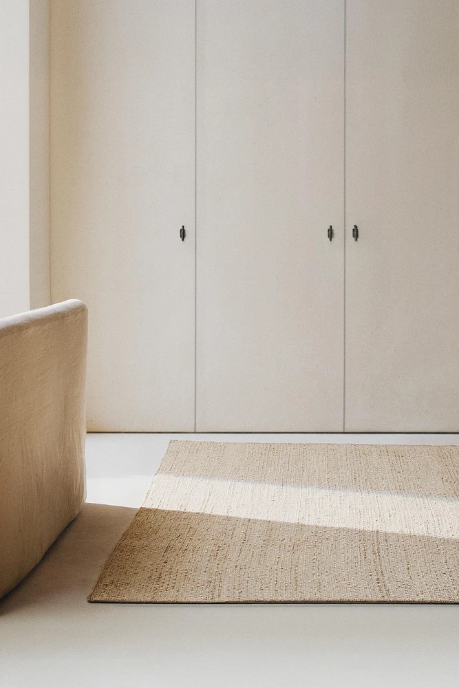 WOVEN JUTE AREA RUG