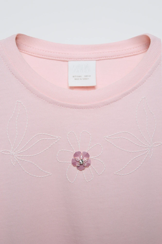 T-SHIRT À FLEURS APPLIQUÉES