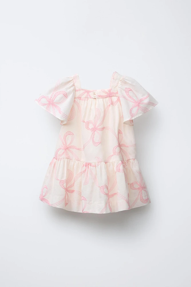 ROBE LACETS BRODÉS