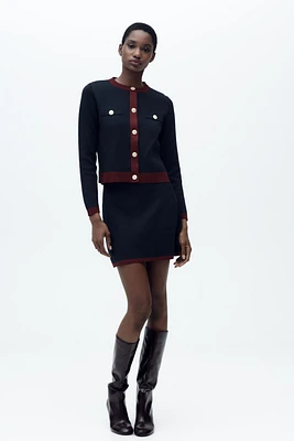 GILET EN MAILLE À BOUTONS DORÉS