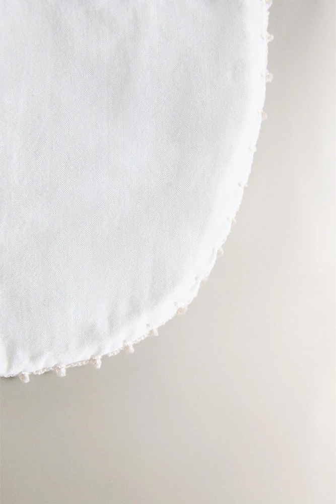CHILDREN'S BIB WITH TRIM