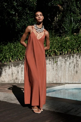 ROBE LONGUE À BRETELLES