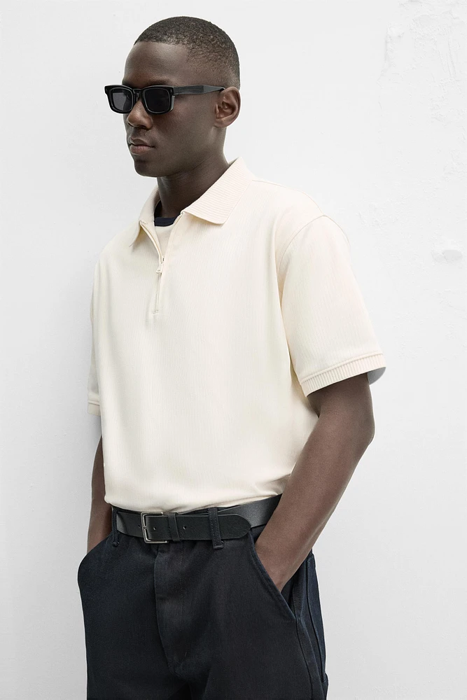 POLO À TEXTURE AVEC ZIP