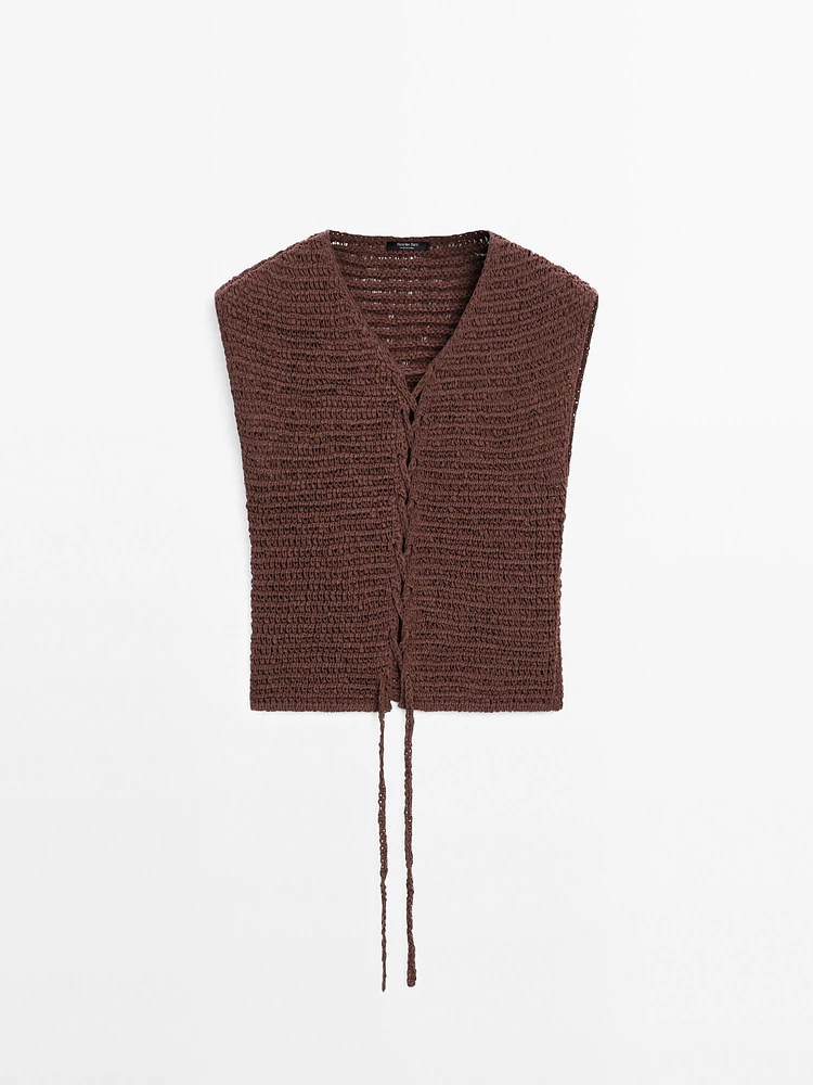 Veste sans manches lacée en crochet de coton mélangé