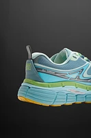 RUNNING SNEAKERS