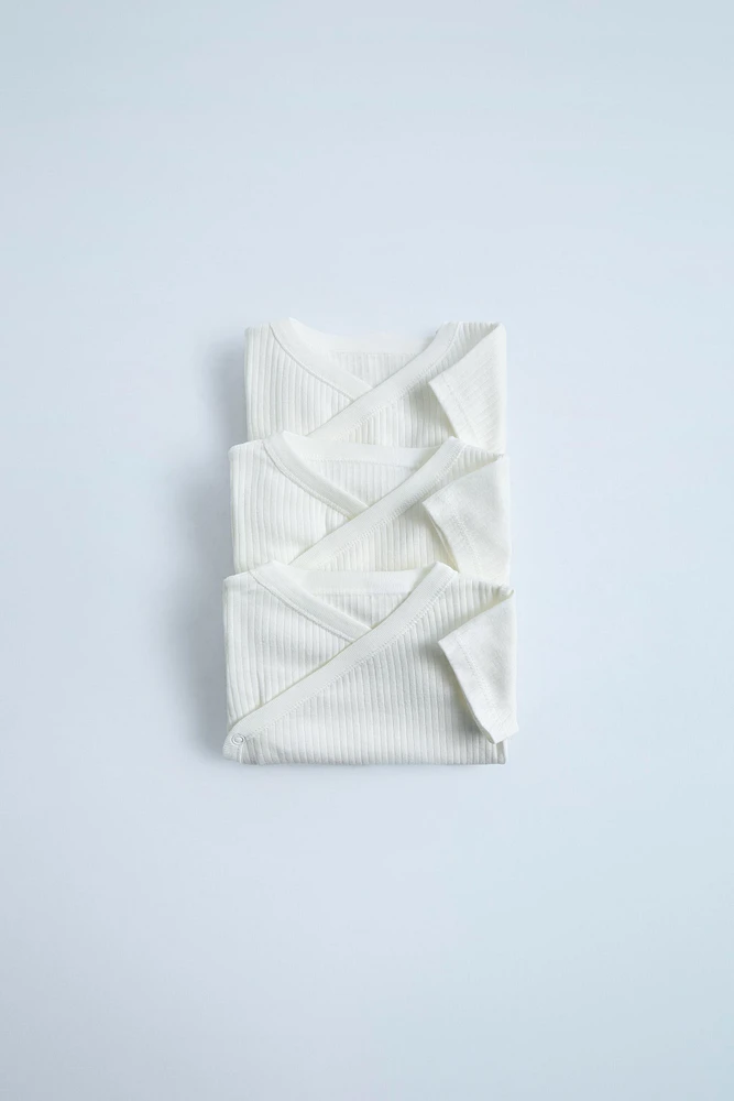 LOT DE TROIS BODYS MANCHES COURTES COL KIMONO BASIQUES