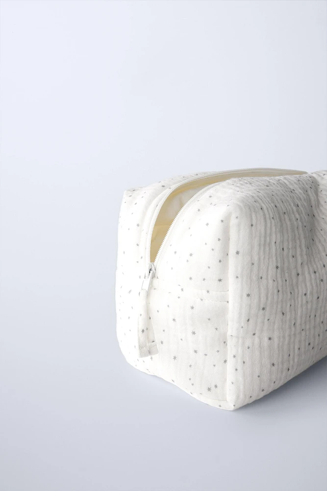 STARS PADDED TEXTURED TOILETRY BAG