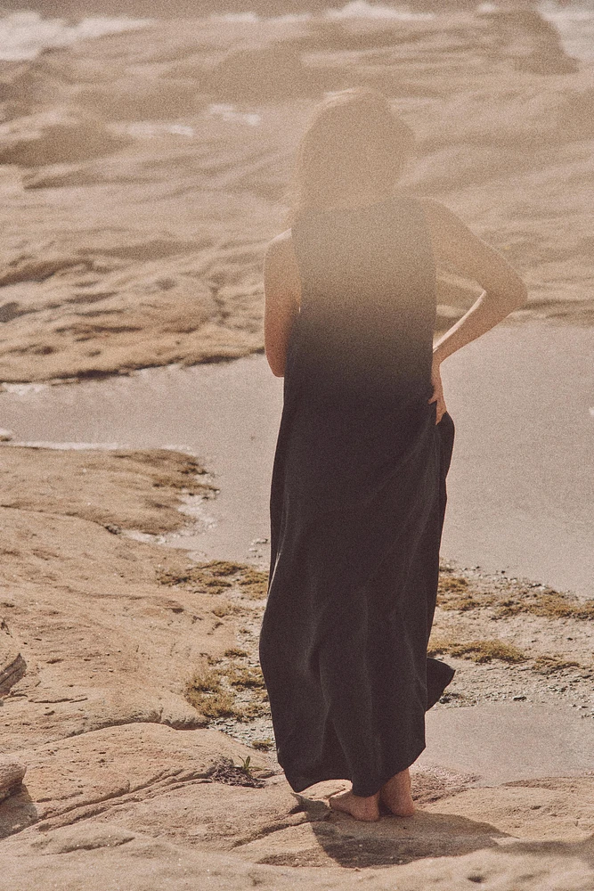 FLOWY MIDI DRESS