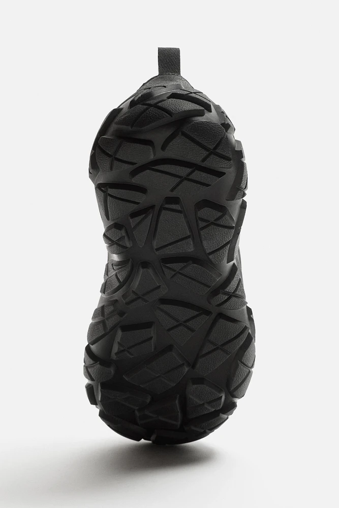 LACELESS QUILTED SNEAKERS