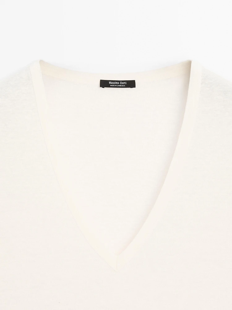 100% linen V-neck T-shirt