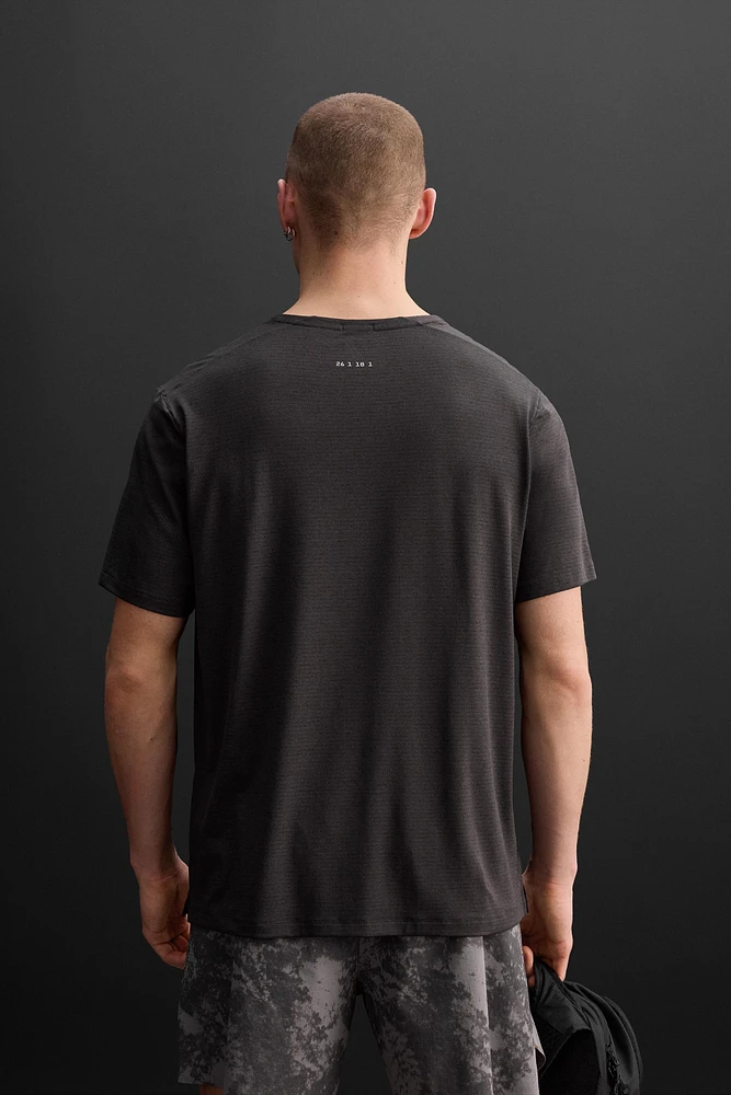 LIGHTWEIGHT TEXTURED T-SHIRT