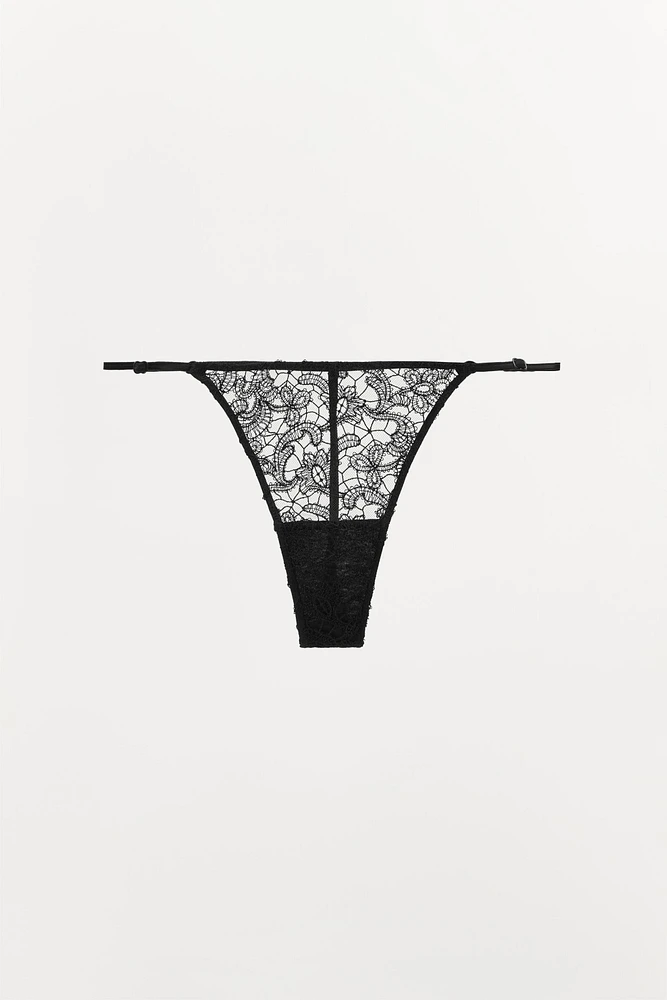 TANGA AVEC DENTELLE