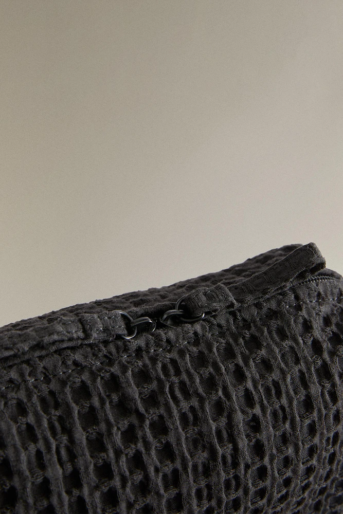 WAFFLE-TEXTURE FABRIC TOILETRY BAG