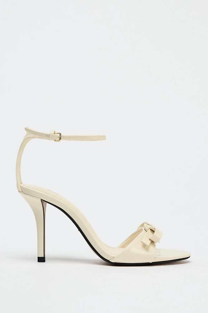 SANDALES À TALONS ET LACET