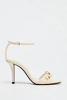 SANDALES À TALONS ET LACET