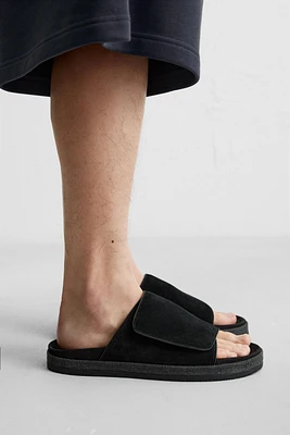 SANDALES EN CUIR