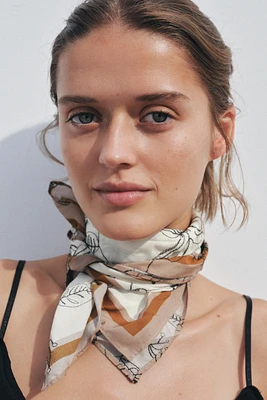 EMBROIDERED FLORAL SCARF