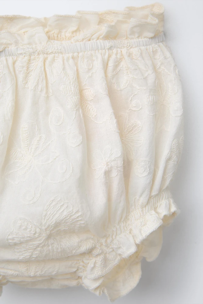 BLOUSE ET CULOTTE À FLEURS BRODÉES