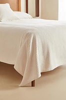 BEDSPREAD WITH POLKA DOT DESIGN