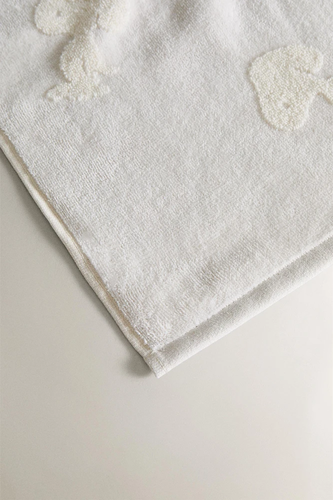 CHILDREN’S  PEANUTS™ SILHOUETTE VELOUR BATH TOWEL