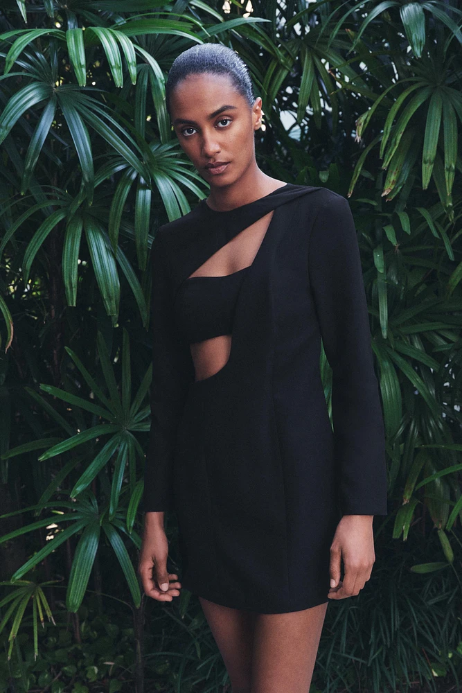ROBE COURTE CUT OUT