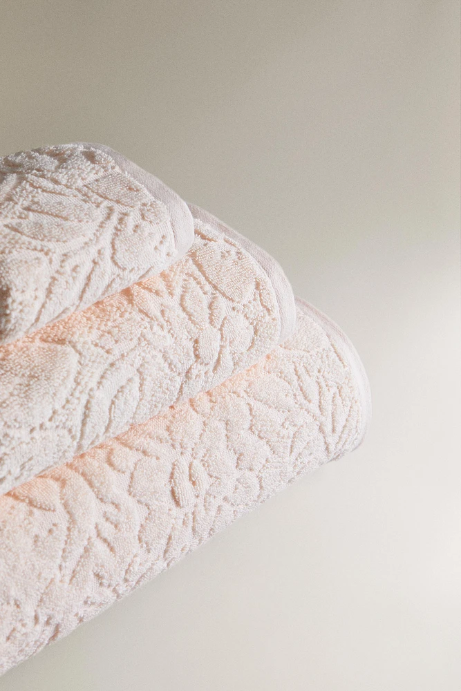 FLORAL JACQUARD BATH TOWEL