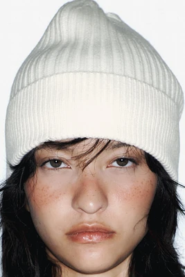 BONNET CONTENANT DE LA LAINE ET DU CACHEMIRE COLLECTION SKI