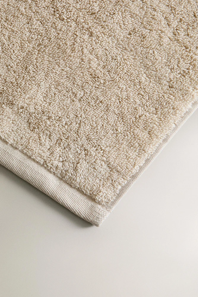 EXTRA SOFT COTTON BATH TOWEL (700 GXM²)