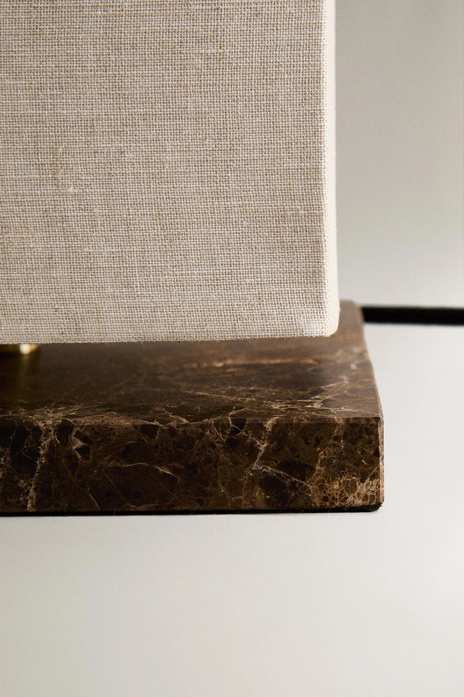 CUBE TABLE LAMP