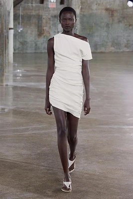 ROBE COURTE DRAPÉE COLLECTION ZW