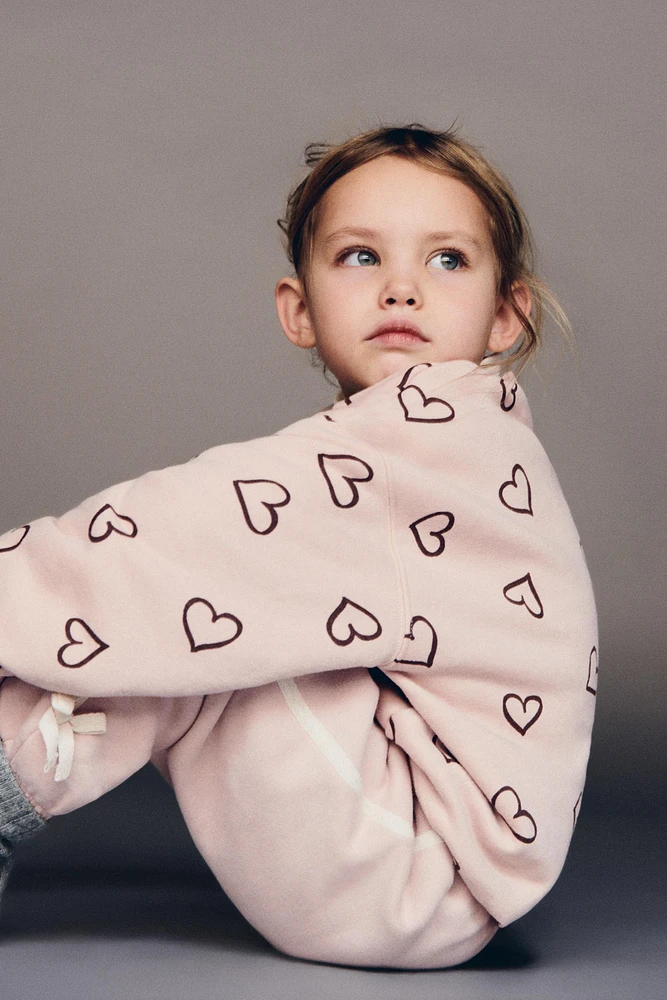 HEART SWEATSHIRT