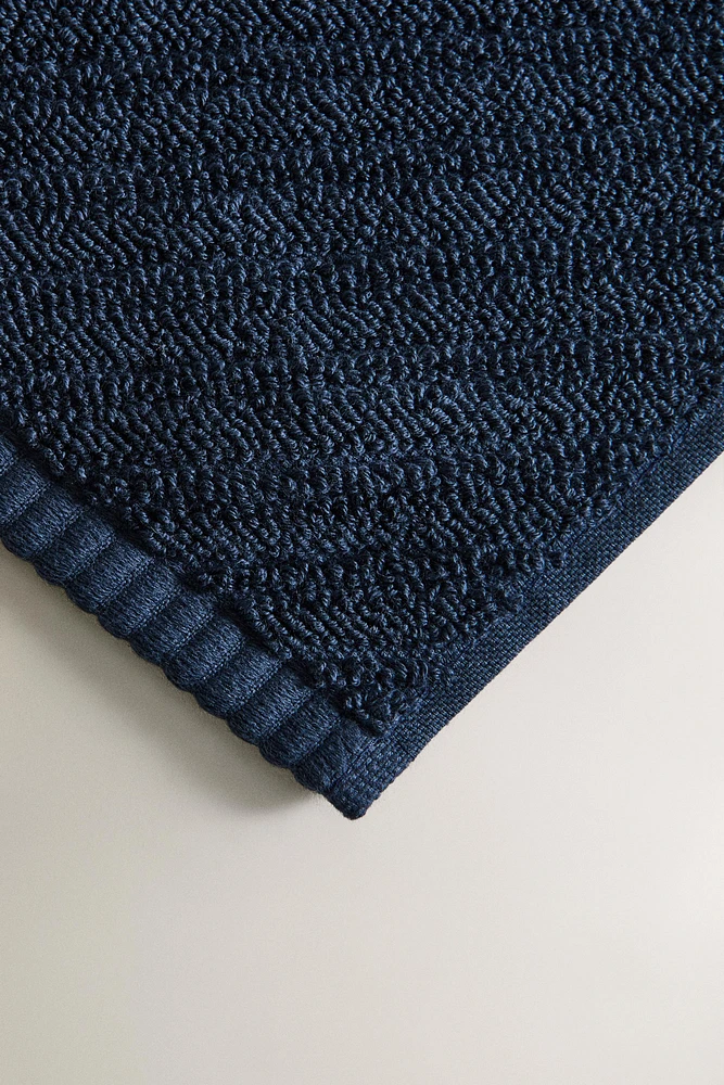 DIAGONAL TEXTURED BATH TOWEL