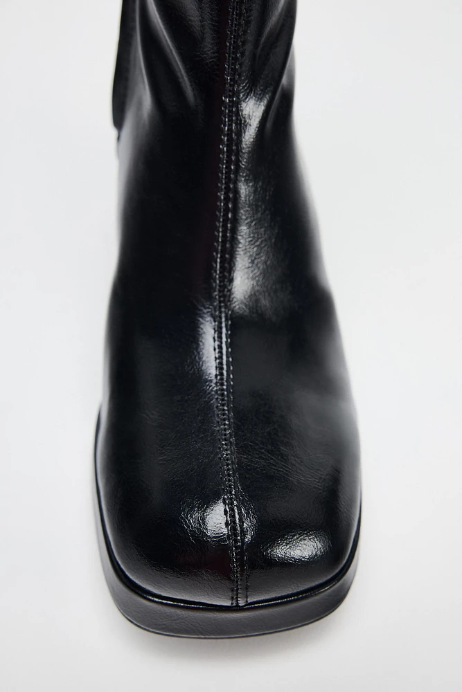 BOTTINES À TALONS ET PLATEFORMES