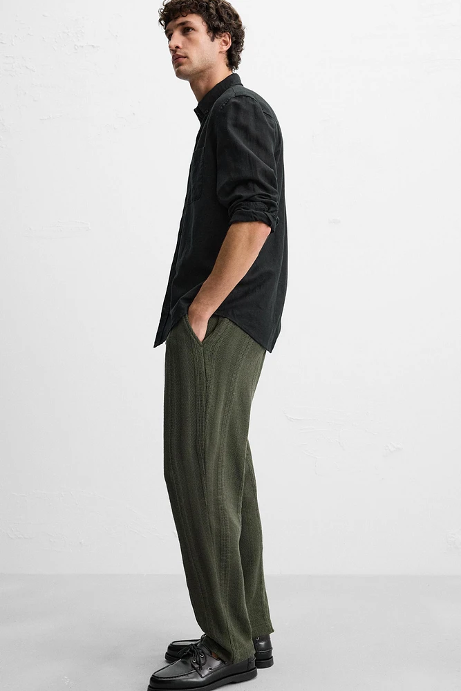 PANTALON À TEXTURE RAYURES