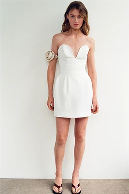 ROBE À ENCOLURE EN CŒUR