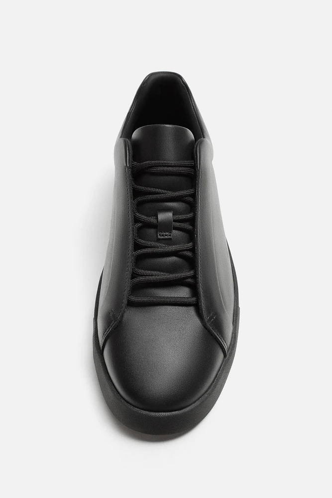 BASKETS EN CUIR