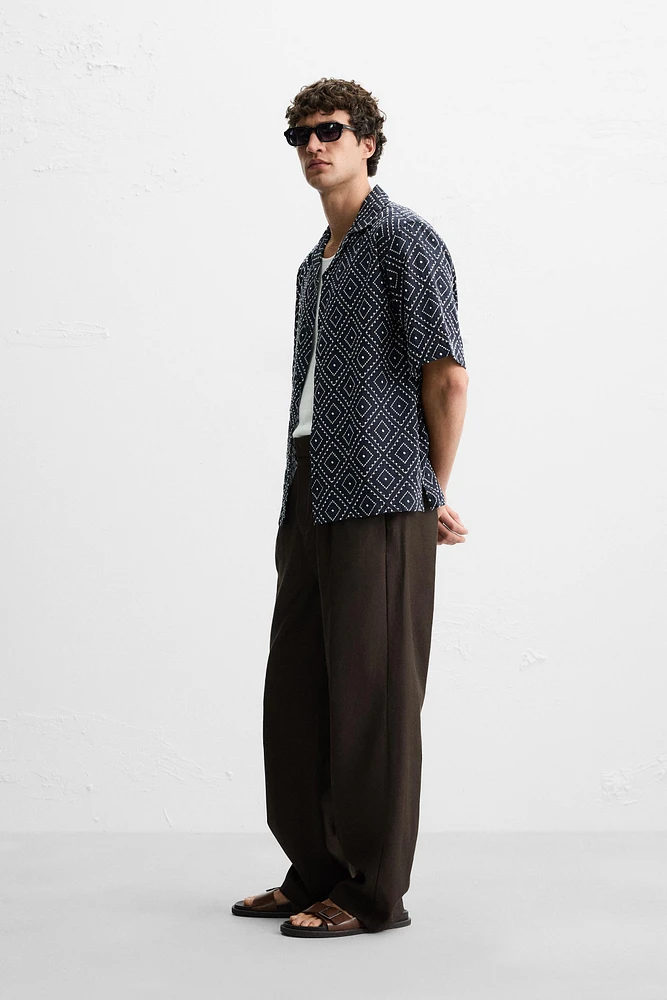 CHEMISE AVEC BRODERIE EN CONTRASTE