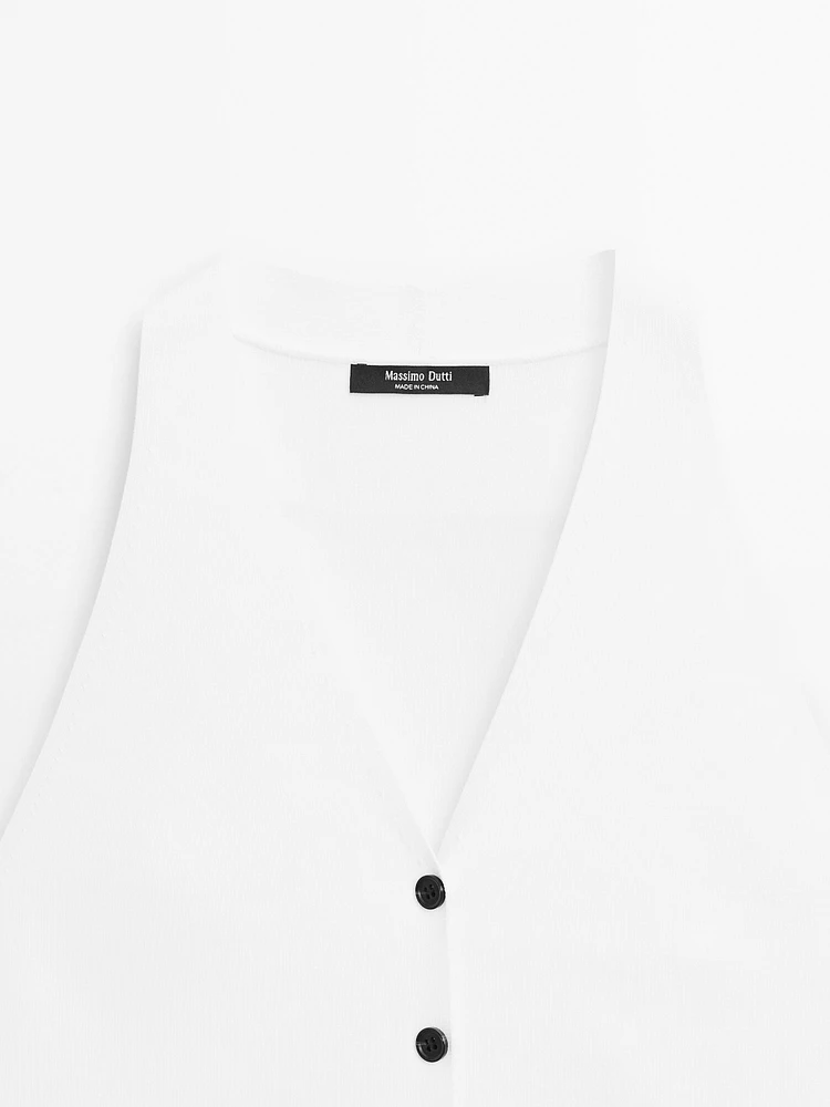Veste sans manches en maille boutons contrastants