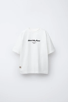 NATURAL HISTORY MUSEUM LONDON © EMBROIDERED TEXT T-SHIRT