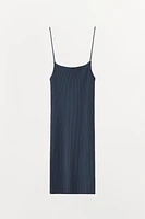 ROBE EN MAILLE CÔTELÉE À SEQUINS