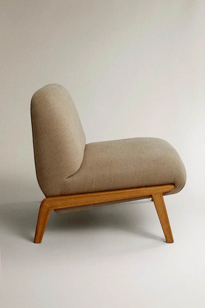UPHOLSTERED LINEN ACCENT CHAIR