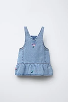 ROBE-SALOPETTE EN DENIM FLEURS BRODÉES