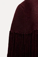 CAPE EN MAILLE AVEC FRANGES