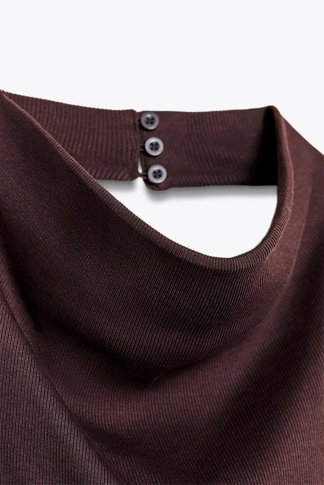 ROBE MI-LONGUE AVEC ENCOLURE AMÉRICAINE