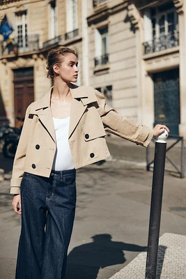 TRENCH-COAT COURT CAPUCHE AMOVIBLE