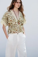 CROCHET TRIM PRINT TOP