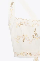 EMBROIDERED FLOWER CROP TOP