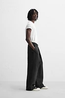 PLEATED BAGGY JEANS
